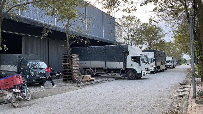 Đơn vị uy tín như Hương Quân sẽ chủ động báo ngay khi có sự cố, thay vì để khách tự phát hiện hàng chậm